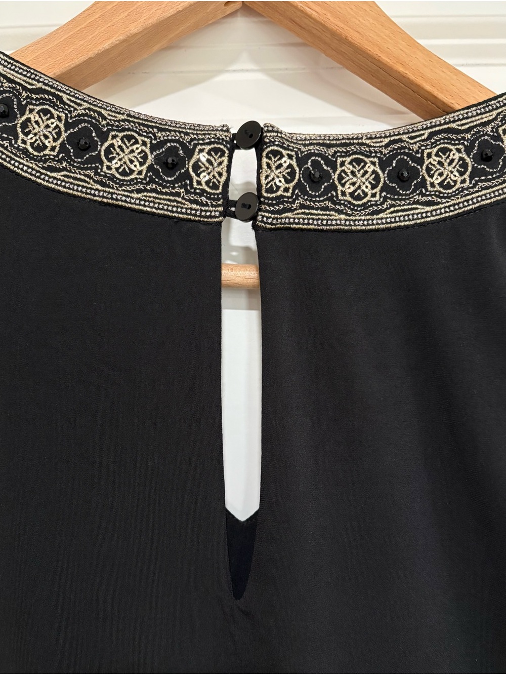 White House Black Market Beaded V-Neck Dress XS - Picture 6 of 9